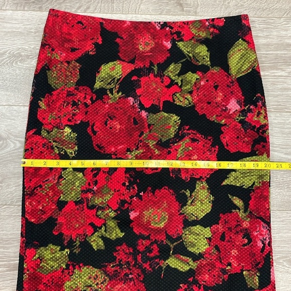 Talbots Textured Red and Black Floral Rose Print Pencil Skirt 12 - Picture 5 of 12